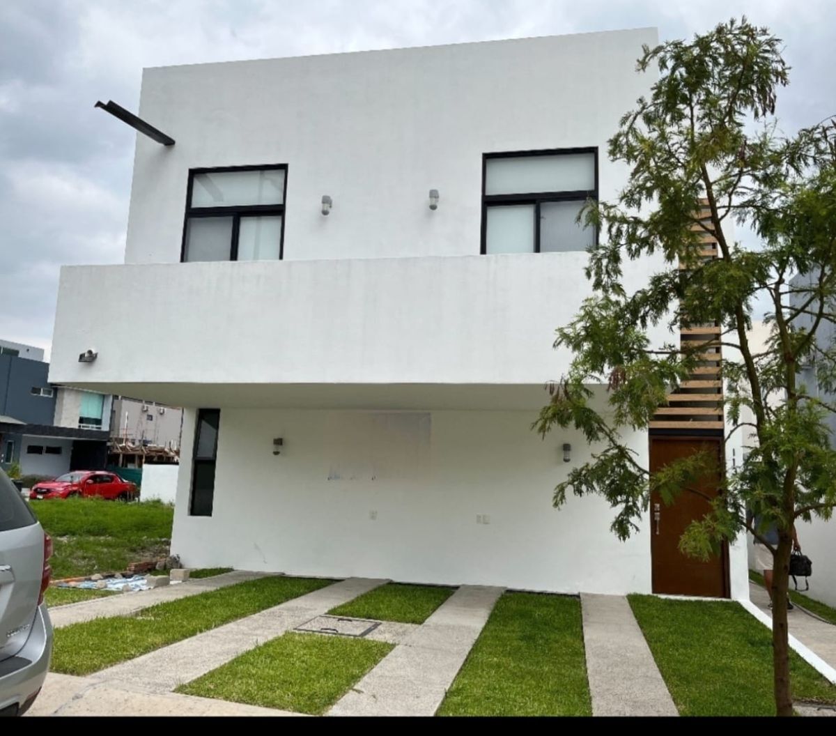 CASA EN VENTA EN LOS ROBLES RESIDENCIAL