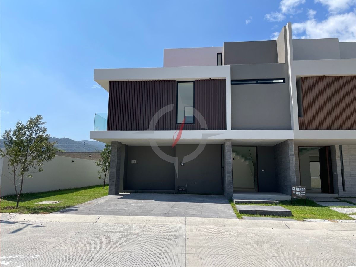 CASA EN VENTA EN LOS ROBLES